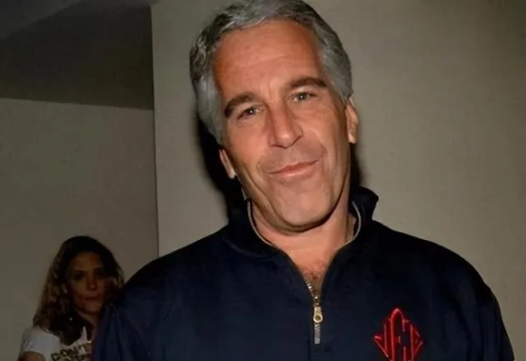 爱泼斯坦案涂黑文件轻松解密,当机密沦为笑话,谁在为权力遮羞?