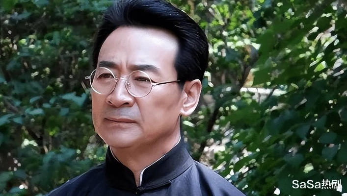 71岁寇振海老来得子引争议,18岁儿子嫌父亲太老?隔代亲的甜蜜与辛酸