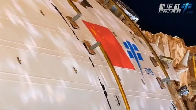 开年第一抹宇宙红!中国空间站凌空掠过正阳门箭楼